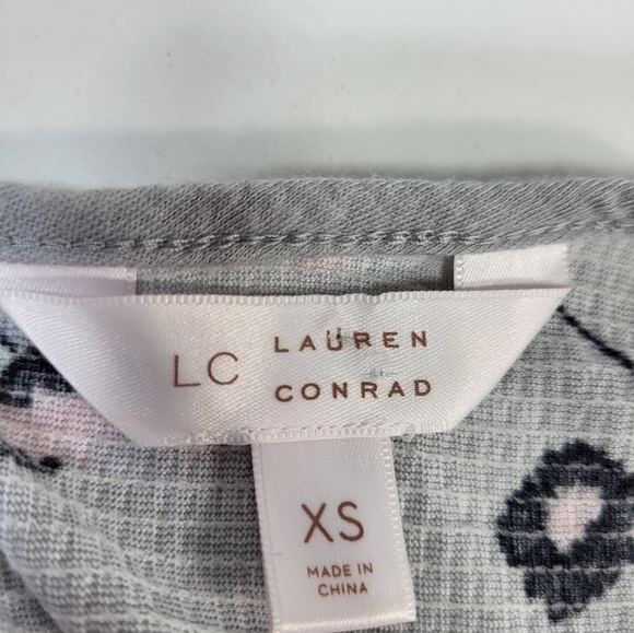 Jessica Simpson Short Sleeve Floral Blouse - Picture 8 of 8